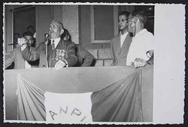 Trieste, luglio 1956, A.N.P.I. provinciale, Alcide Cervi parla dal palco